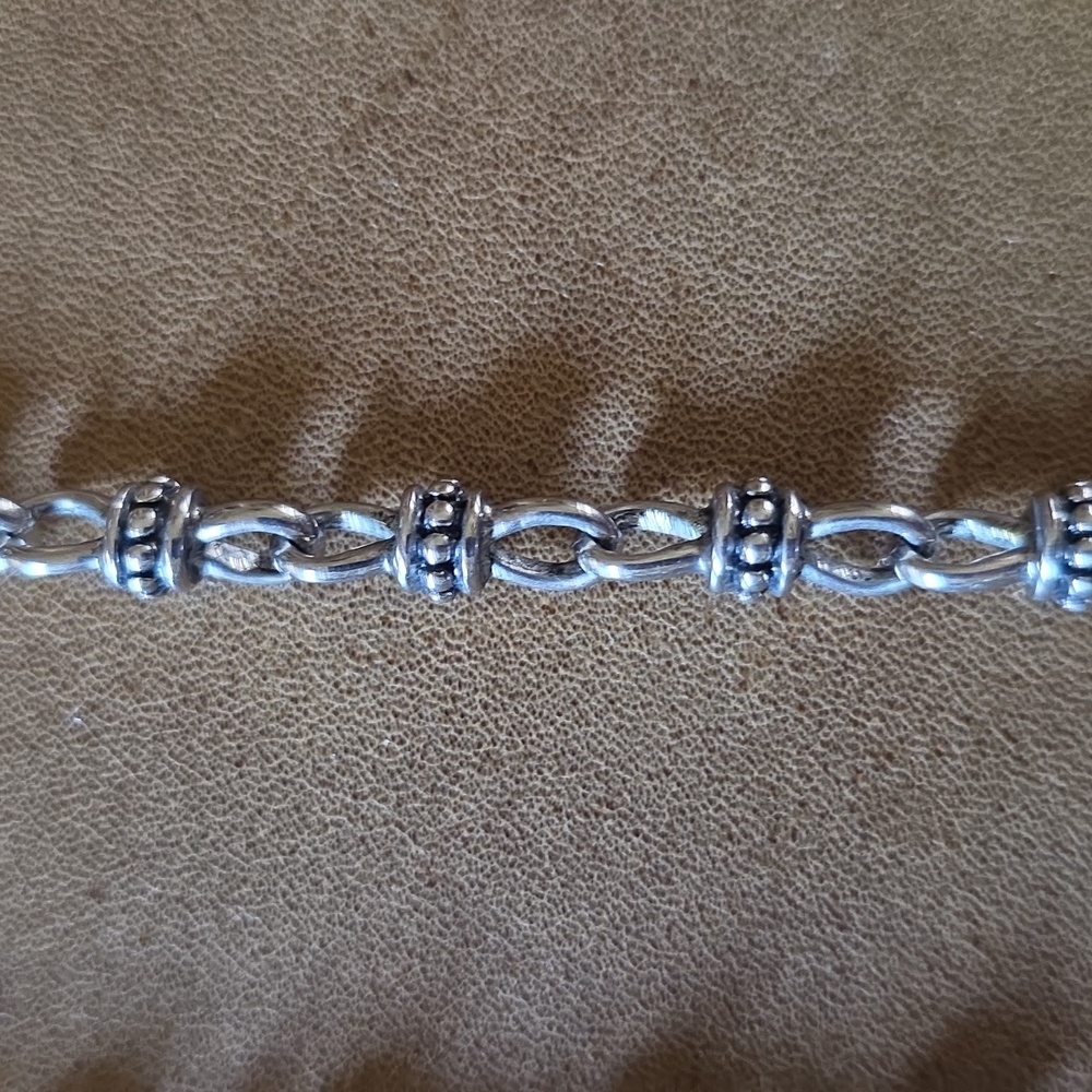 Elegant Silver Necklace With Rectangular Pendant - image 4